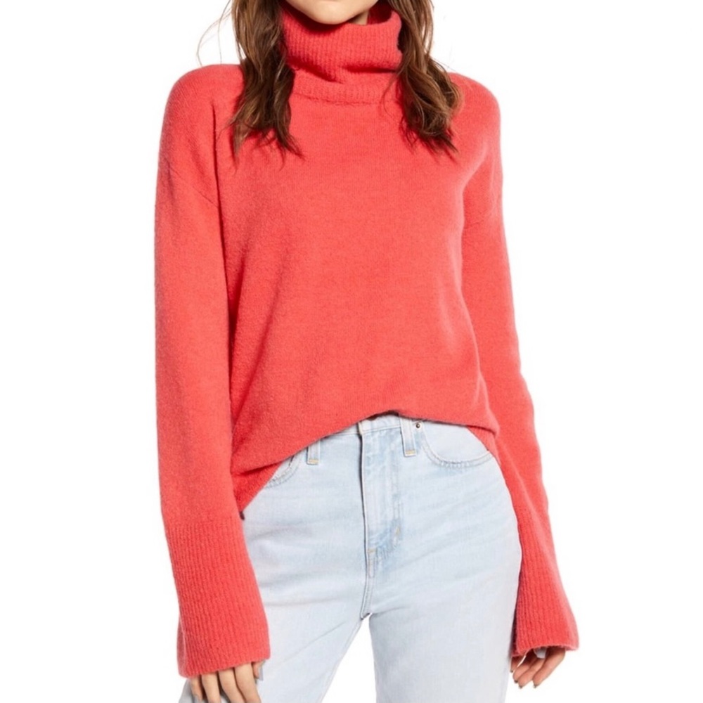 NEW SOMETHING NAVY CORAL TURTLENECK SWEATER
